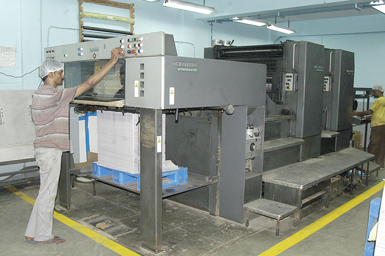 Heidelberg SM 102 – Perfecting MachineBoth side printing in single pass upto 28 gsm Bible paper